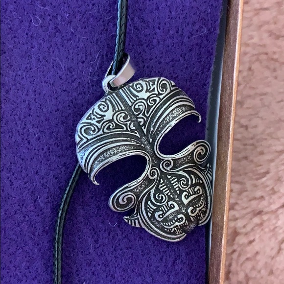 Mask Necklace - Picture 2 of 10